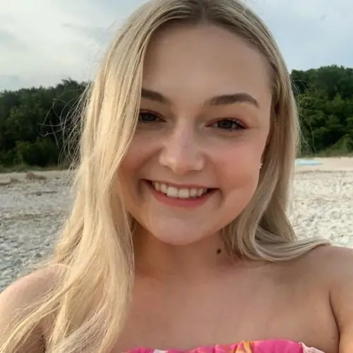 blondefee12 image 1